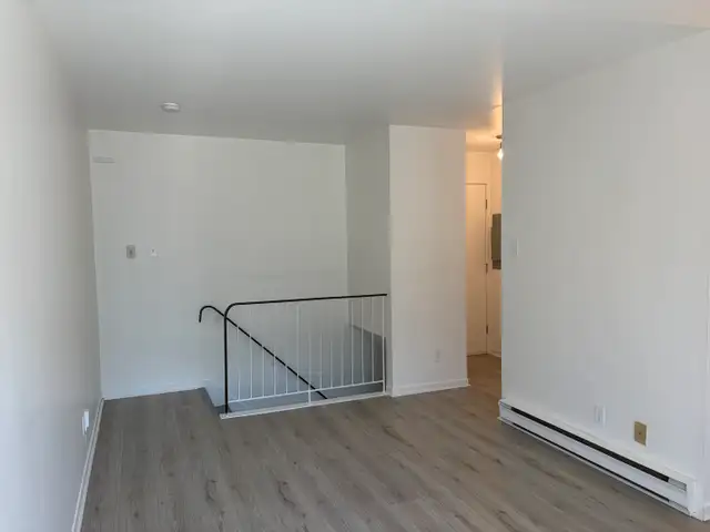 Superbe 4 1/2, rue Pie-X Lévis, sur 2 étage, LIBRE in Long Term Rentals in Lévis - Image 14