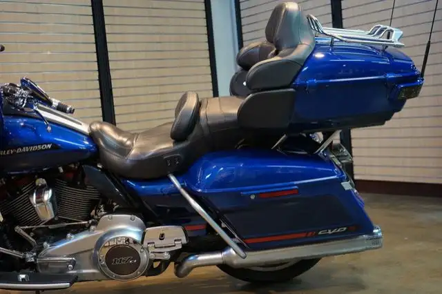 2020 Harley-Davidson FLHTKSE - CVO Limited in Sport Touring in Lethbridge - Image 11