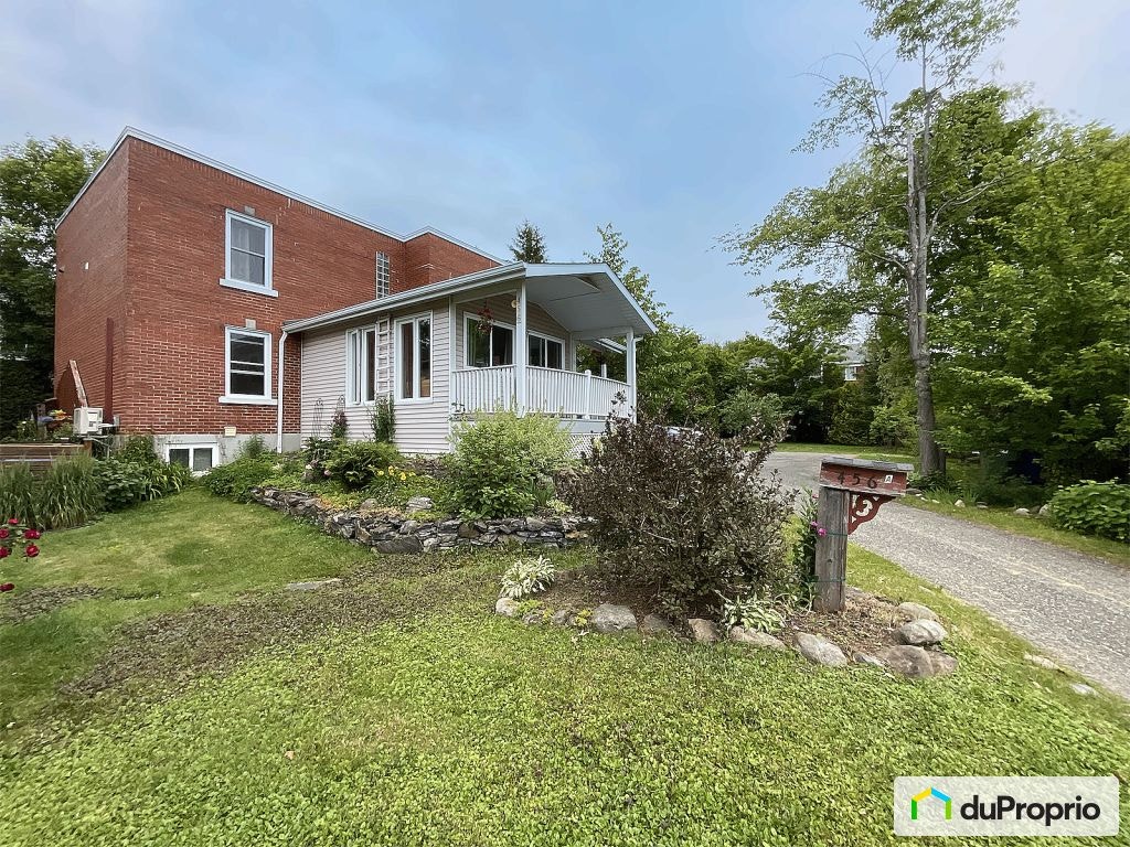 $699,000 - Triplex for sale in Magog — photo 1