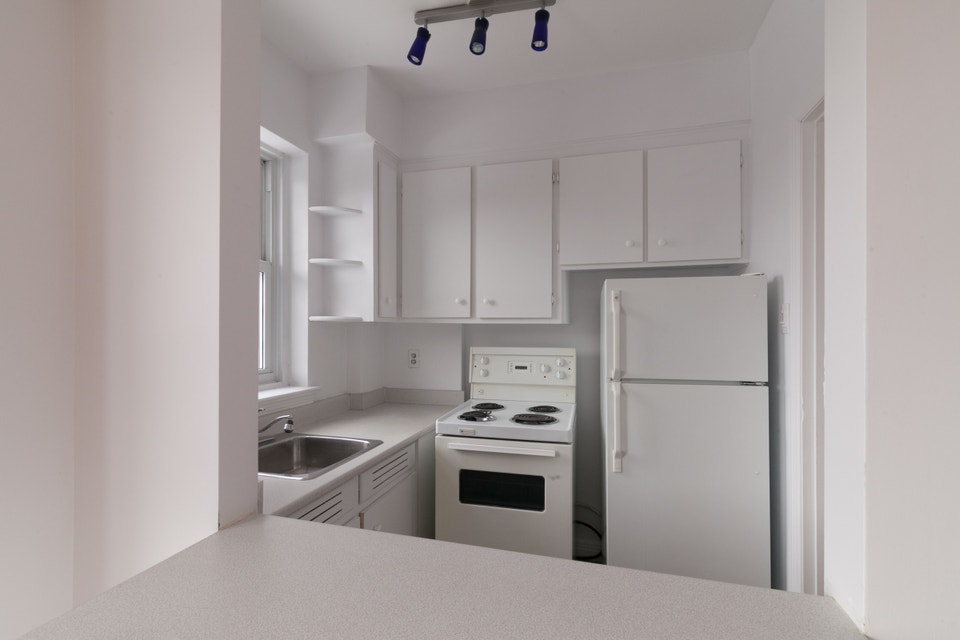 600sqft one-bedroom Westmount apartment near Atwater - ID 807 4
