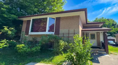 Price: $929,900 / $3,528/mo Calling savvy Investors And DIY Enthusiasts! Discover A Hidden Gem - A D...