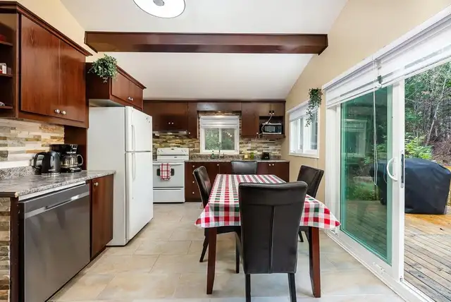 Charmant chalet-maison à louer à Chertsey avec spa et sauna in Quebec in Canada - Image 10