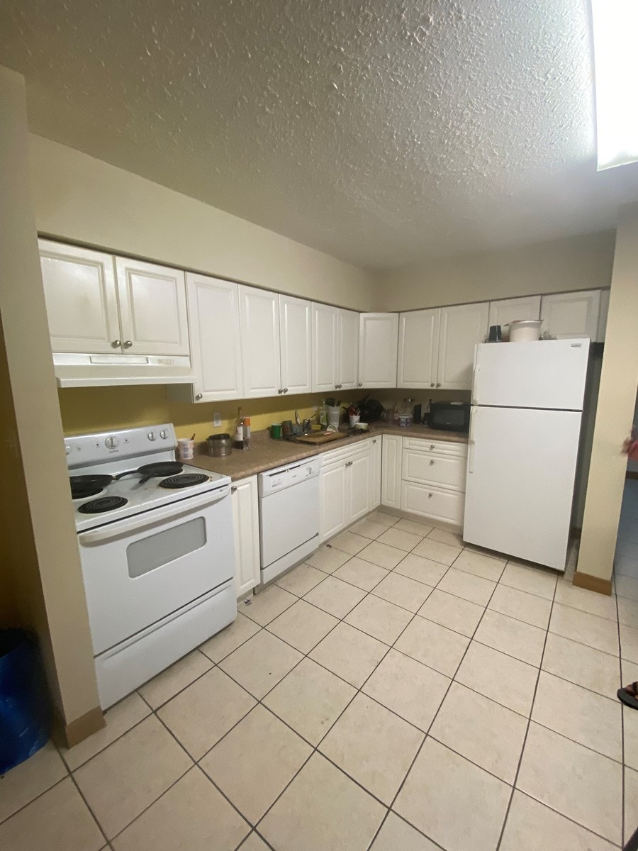 Bright & Furnished 5 Bedroom Apartment Steps from Laurier/UW! (R 3