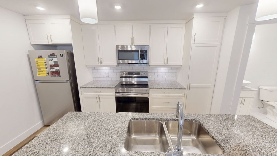 1ST MONTH FREE- OCT 1ST- 2 BED/ 1.5 BATH - TOWNHOUSE- LAUNDRY 3