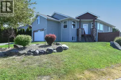 Have a large family? Sitting high and proud in Aberdeen Heights, this spacious family home offers be...