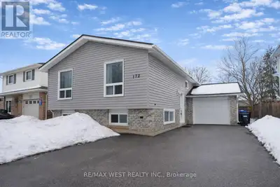 Unlimited possibilities. Multi unit property Currently up down separate suites featuring a 3 bed 1 b...
