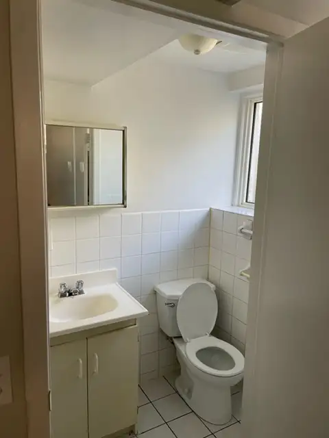 Bachelor Apartments - Ottawa Street in Long Term Rentals in Windsor Region - Image 8