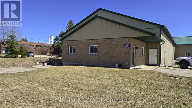 594 GLENGARRY CRESCENT Centre Wellington (Fergus), Ontario in Commercial & Office Space for Rent in Oakville / Halton Region - Image 2