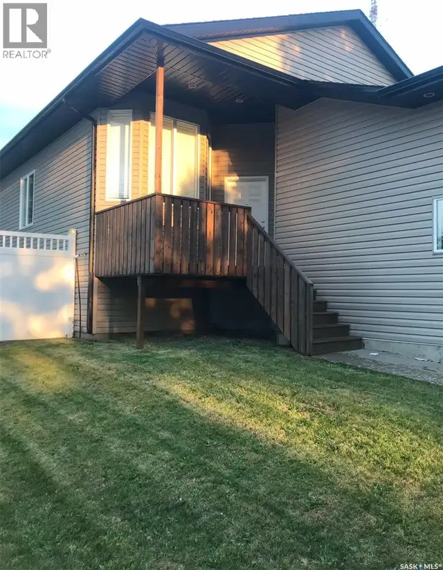 916 3rd STREET SE Weyburn, Saskatchewan in Houses for Sale in Regina - Image 3