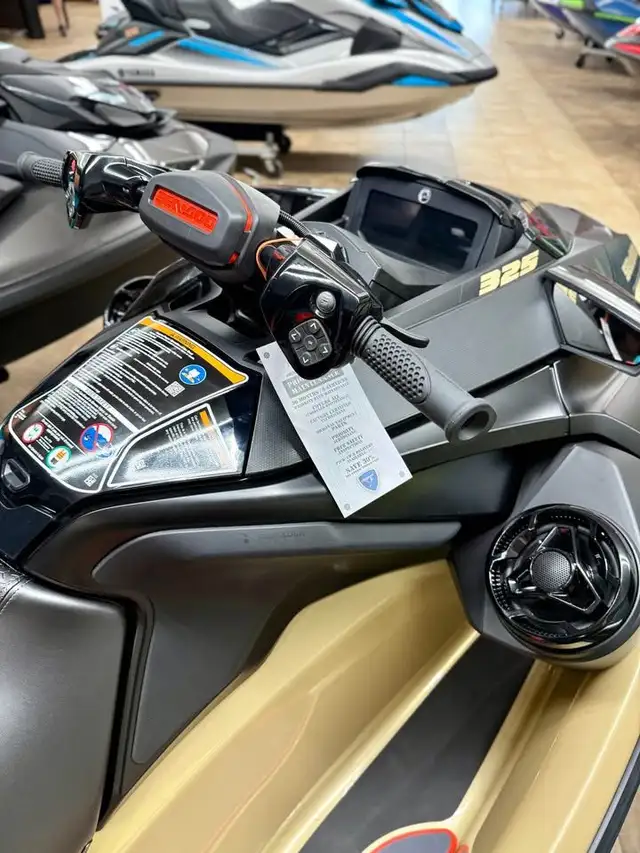 2025 SEA-DOO RXT-X 325 PREMIUM 1630CC-BLACK & GOLD in Personal Watercraft in Edmonton - Image 8