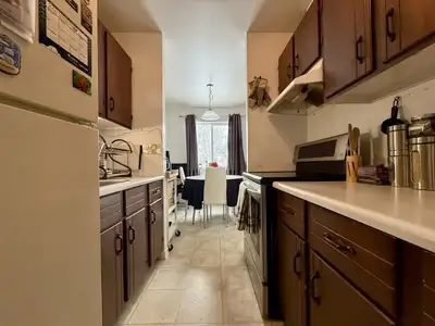 Appartement 4 et demi dans un immeuble situé à proximité du Cégep de Lévis-Lauzon, dans un quartier...