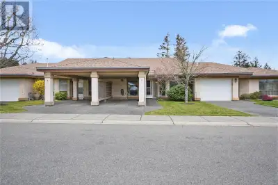 Bright & Spacious Patio Home in Desirable Chelsea Court Welcome to Chelsea Court, a sought-after 55+...