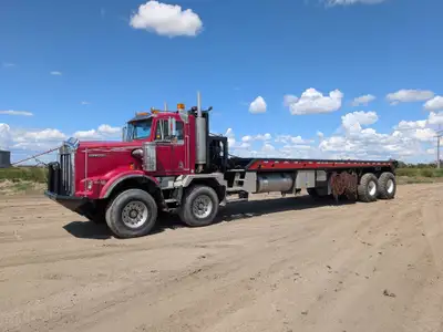 1997 Kenworth T800 8x4 Bed Truck Comes with a Cummins N14 diesel engine, 460hp, showing 900505 km, 2...