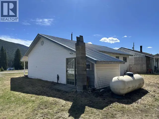 629 A ROAD Canim Lake, British Columbia in Houses for Sale in 100 Mile House - Image 6