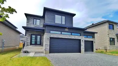 321 Moonlight Dr. Russell, ON**Gorgeous, Modern Build, 4 Bedroom Single Family, Home, 3 Car Garage,...