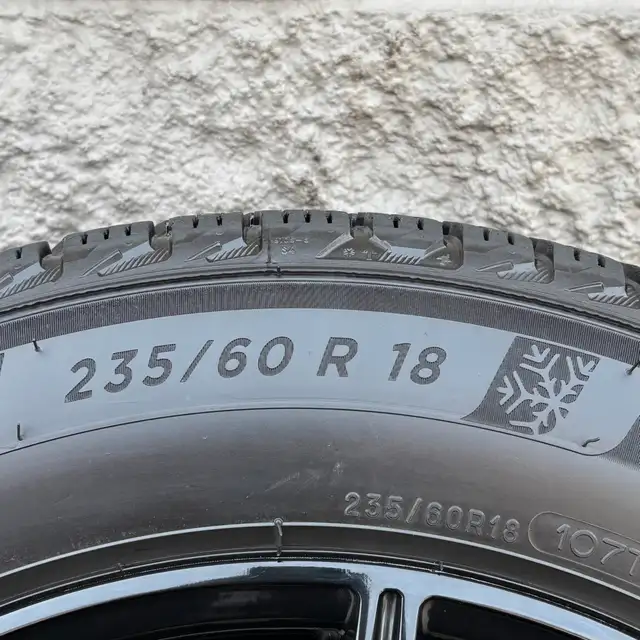 (98%) 4x 235/60R18 Michelin Winters w/ MB GLC Rims in Tires & Rims in City of Toronto - Image 8