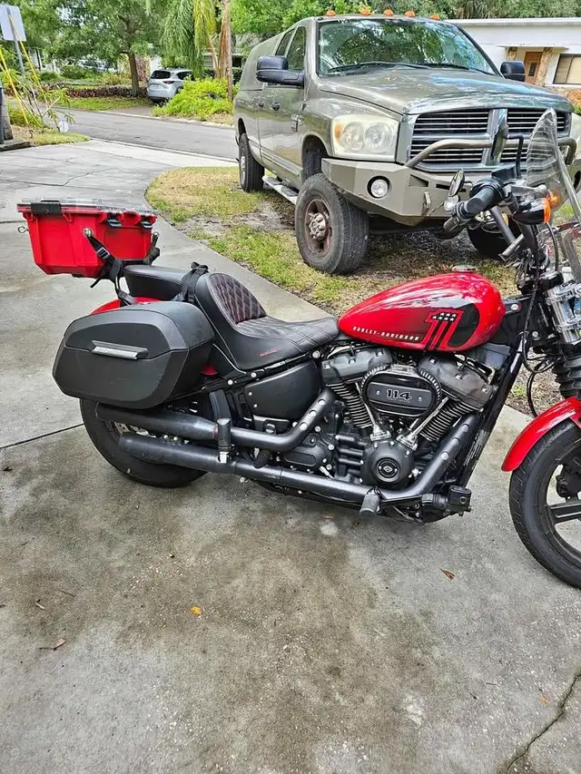 2023 HARLEY-DAVIDSON SOFTAIL STREET BOB 114 - RED in Street, Cruisers & Choppers in Delta/Surrey/Langley - Image 2