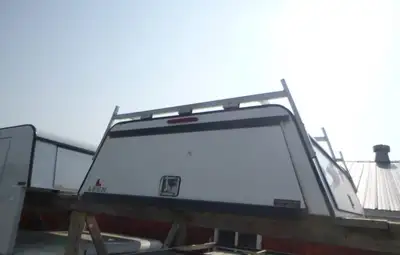 Chevrolet Sierra 2014 - 2018 Chevrolet Silverado or GMC Sierra 6'6 White Leer Contractor Truck Cap T...