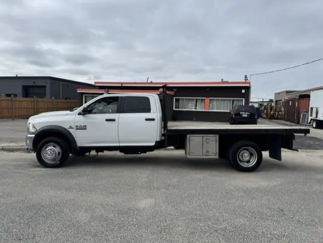 2013 Ram 5500 SLT 4WD 6.7L CUMMINS DIESEL-12' FLAT DECK-CREW CAB in Cars & Trucks in City of Toronto - Image 3