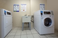 SPACIOUS BACHELOR APARTMENT FOR RENT IN OLD SOUTH LONDON! SELECT APARTMENTS FULLY REVITALIZED WITH P... (image 8)