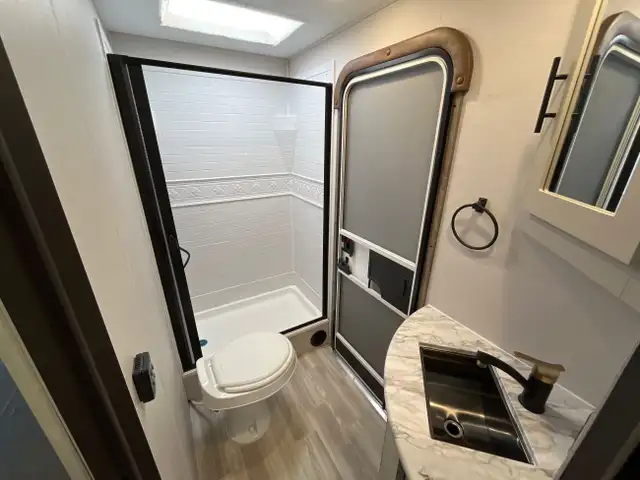 2025 Forest River VIBE in Travel Trailers & Campers in Terrace - Image 9