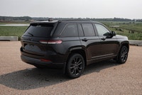 This Jeep Grand Cherokee has a dependable Intercooled Turbo Regular Unleaded I-4 2.0 L/122 engine po... (image 2)