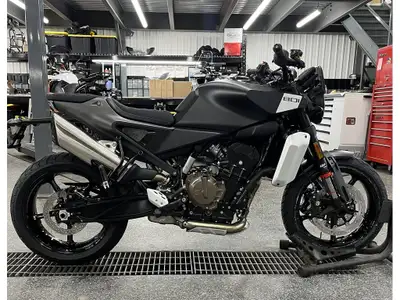 2025 Husqvarna SVARTPILEN 801 Husqvarna SVARTPILEN 801 2025 Les photos peuvent être à titre indicati...