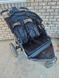 Double joghing stroller