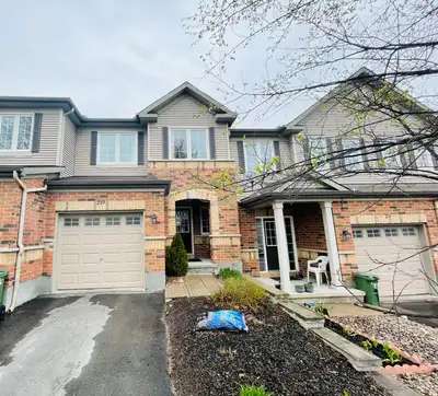 Ottawa, Stittsville. This 3-bedroom, 2.5 bathroom Townhouse is for rent! Available Aug 1st! This Tow...
