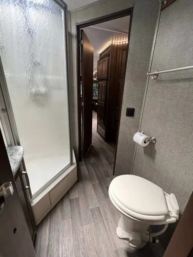 2017 KEYSTONE COUGAR 327RESWE (FINANCING AVAILABLE) in Travel Trailers & Campers in Winnipeg - Image 16