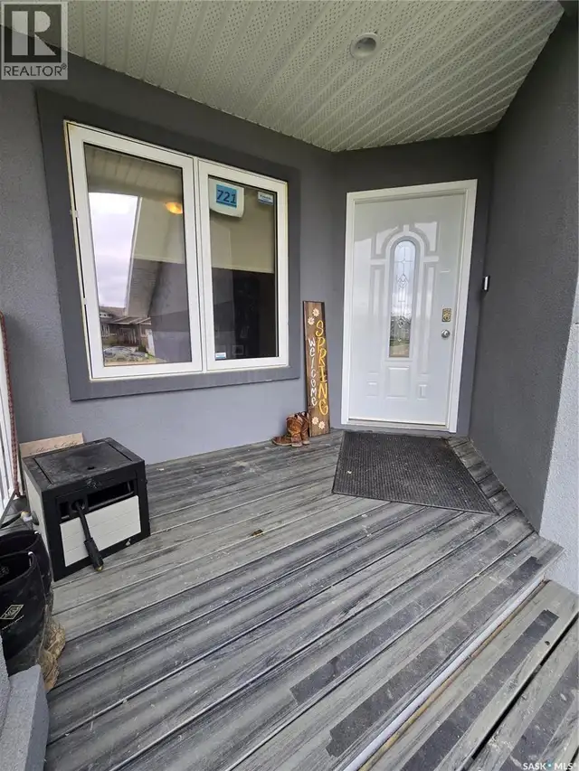721 Barber CRESCENT Weyburn, Saskatchewan in Houses for Sale in Regina - Image 3