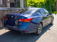 [190,000km AC / Tilt & Telescopic Steering / Power Windows-Mirrors-Locks-Keyless Entry / Cruise Cont... (image 5)
