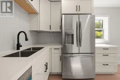 124 UPPER UNIT COLBORNE STREET Kawartha Lakes (Fenelon Falls), O