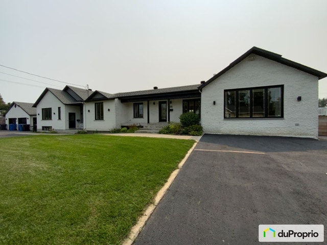 $1,950,000 - Intergenerational for sale in Carignan — photo 1