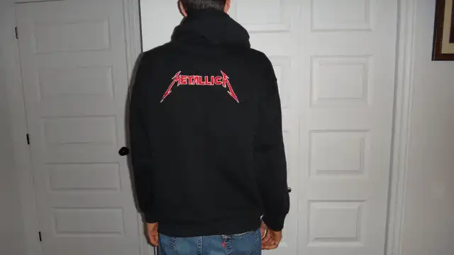 Veste à capuchon Metallica noire large in Men's in Victoriaville - Image 3