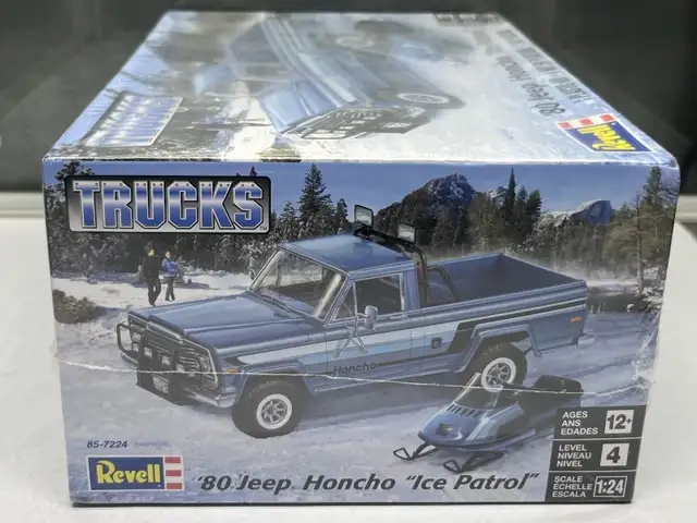 Revell Trucks '80 Jeep Honcho "Ice Patrol" Plastic Kit 1:24 in Toys & Games in Mississauga / Peel Region - Image 7