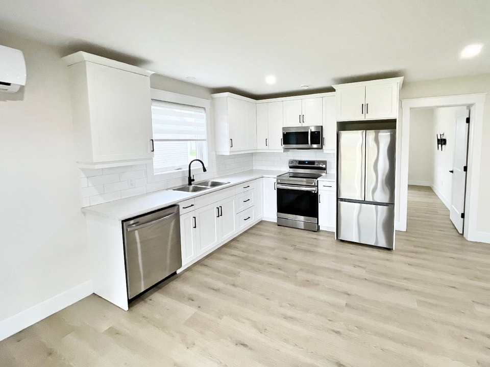 CHARLOTTETOWN 2BR GROUND-LEVEL APARTMENT - INCLUDES HEAT! 3