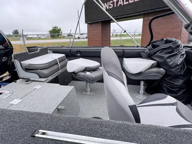 2022 Legend 18 XTR Used Aluminum Fishing Boat in Powerboats & Motorboats in Barrie - Image 8