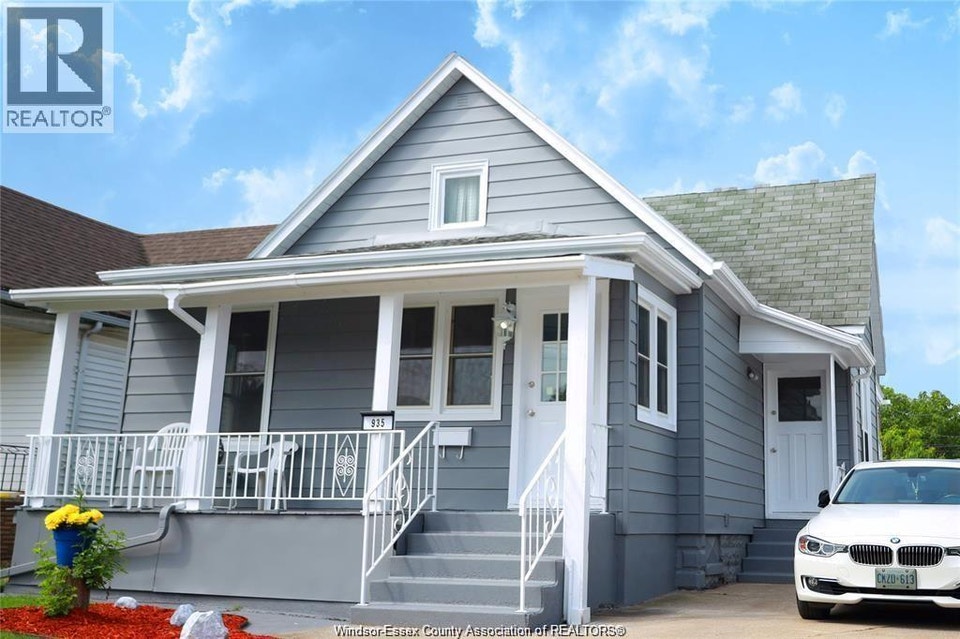 935 LANGLOIS AVENUE Unit# LOWER Windsor, Ontario 2