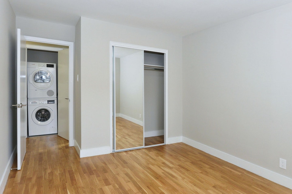 Two bedroom, Eglinton and Don Valley Parkway - ID 696 5