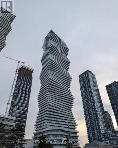 811 - 3900 CONFEDERATION PARKWAY Mississauga (City Centre), Onta