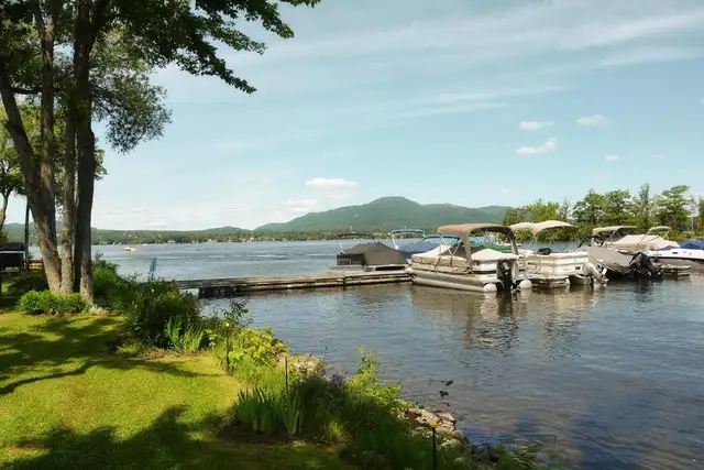 Condo en face du Lac Memphrémagog à Magog in Quebec in Canada - Image 13