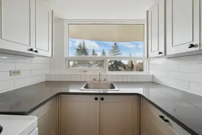 Amenities: Renovated Suites • Quiet Building • Dog Wash Station • Solar Panels Suite & Building: Spa...