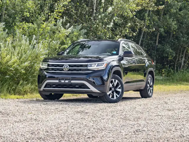2020 Volkswagen Atlas Cross Sport Comfortline 2.0 Tsi in Cars & Trucks in Edmonton - Image 2