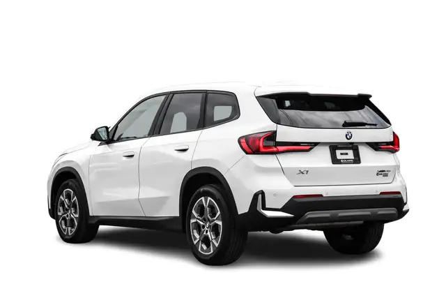 2025 BMW X1 xDrive28i AWD * Cuir * Carplay et Android        * L in Cars & Trucks in City of Montréal - Image 9