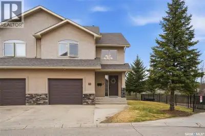 If location within a complex matters to you (and it should) this is the one you want. Unit 21 sits a...
