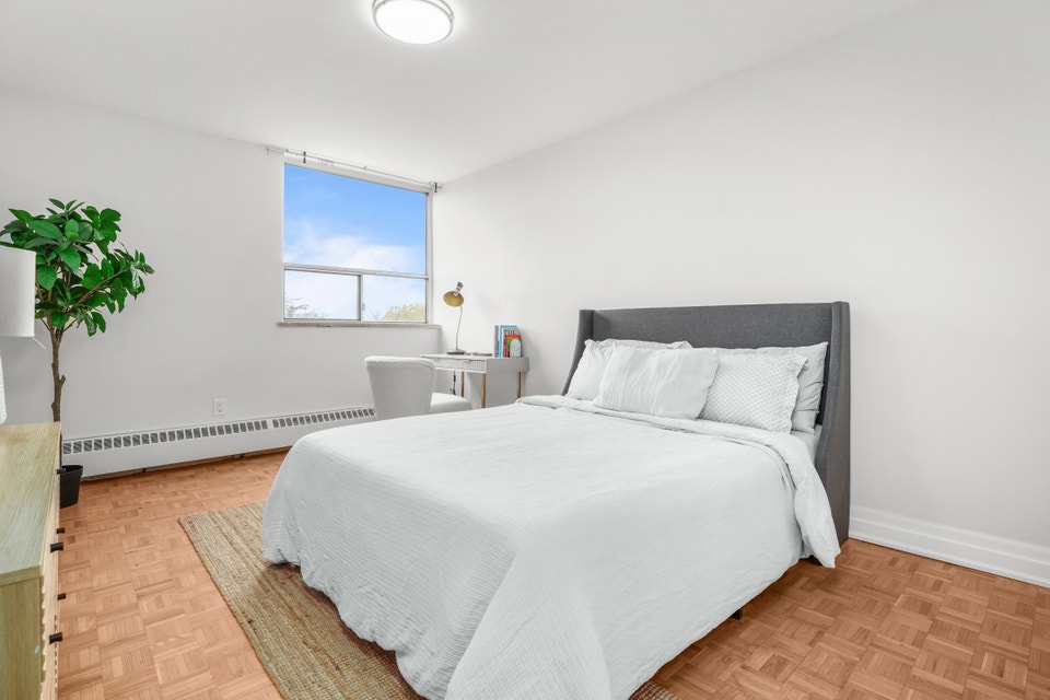 1BD - FULLY RENOVATED  WITH AC -  PRIME ETOBICOKE 4