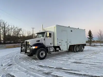 2005 Peterbilt 335 6x4 Steamer Truck Tractor Comes with a Cummins ISC315 8.3L diesel engine, 315 hp,...