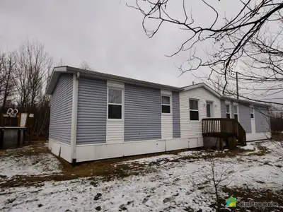 Superbe propriété modulaire située sur son terrain privé! 3 chambres à coucher Grande aire ouverte c...