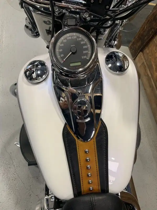 2010 Harley-Davidson Heritage Softail Classic in Street, Cruisers & Choppers in Oshawa / Durham Region - Image 11